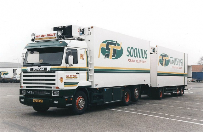 Van der Hout
                Transport