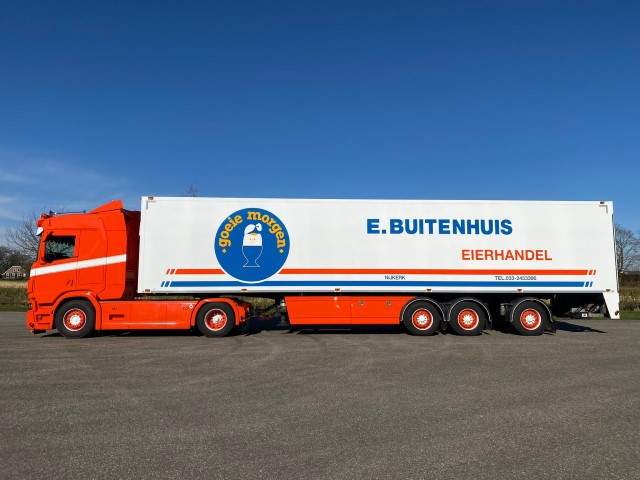 E. Buitenhuis
